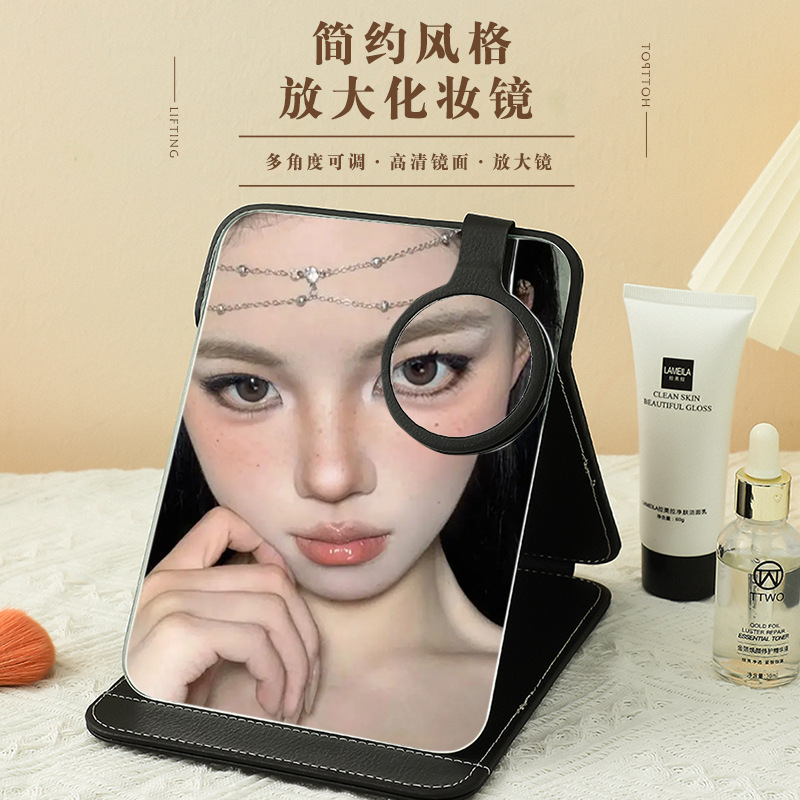 Trong những tấm gương mở rộng để gấp cả phòng ngủ đầy màn hình với một máy tính xách tay chống rơi.