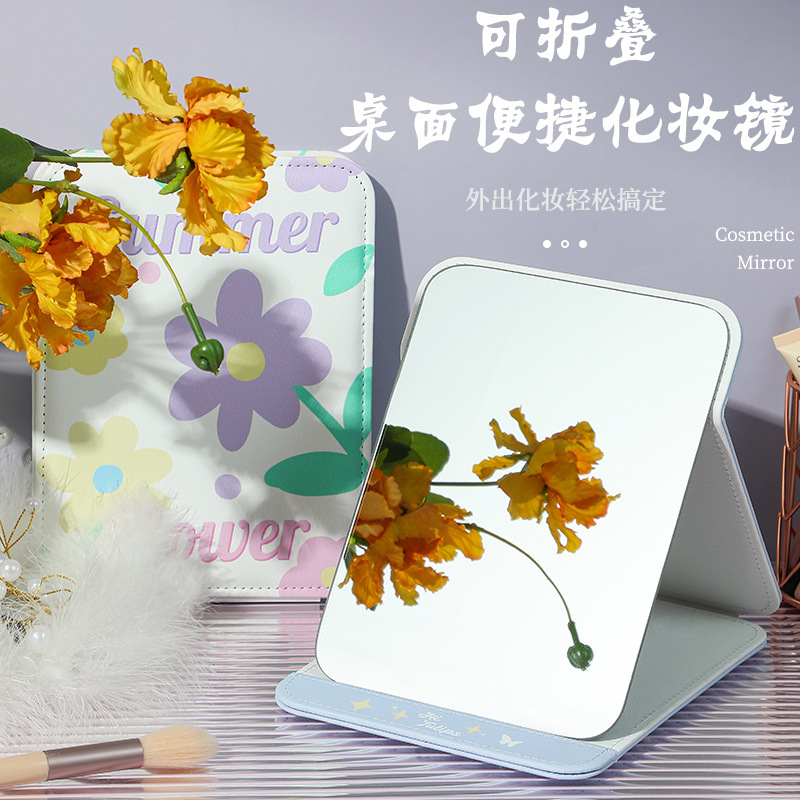 Tulip Colpring là một cô gái dựa trên màn hình nền với một tấm gương nhỏ dễ thương trong trang điểm.
