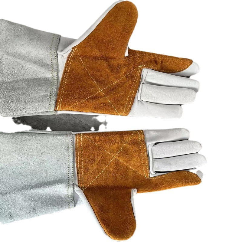 The soft goat-skinned arc welding gloves resistant to thermal long-skin welding gloves.