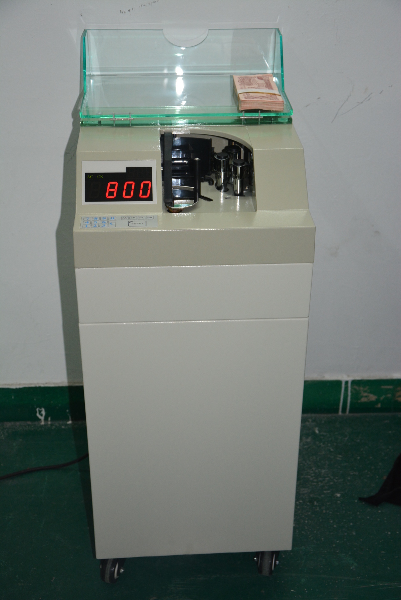 Multinational currency UV for vacuum-inhaler banks to test bank-specific vault stand-up repeaters