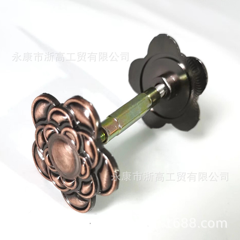 Ba đồng rưỡi cho một cánh cửa rỉ sét.