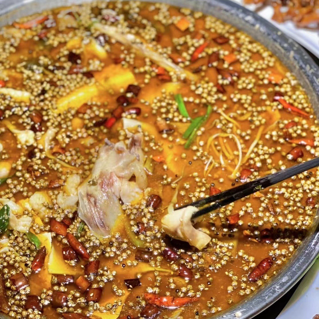 Sichuan shared the sauerkraut oil-scorting pans 500g/25kg drums of pepper fish for the restaurant.