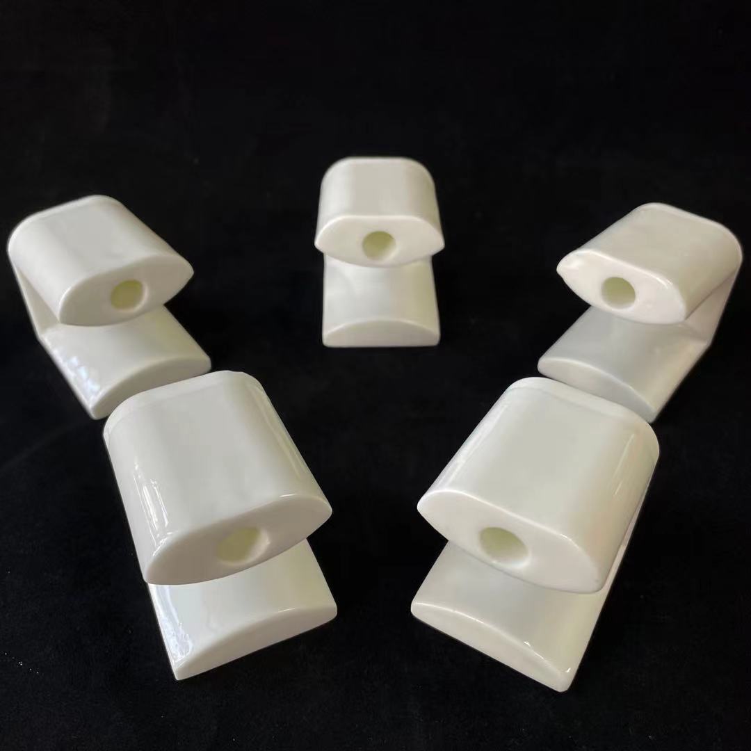 High-frequency ceramic porcelain porcelain porcelain porcelain insulated with skating and high temperature industrial ceramic fittings