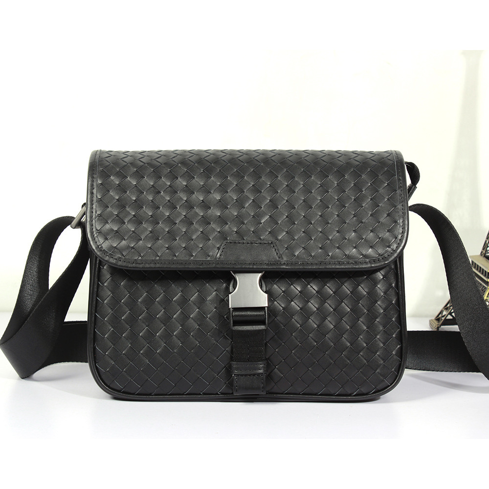 2023 new hand-weaved shoulder packs, quality Korean-style boys-bags for leisure.