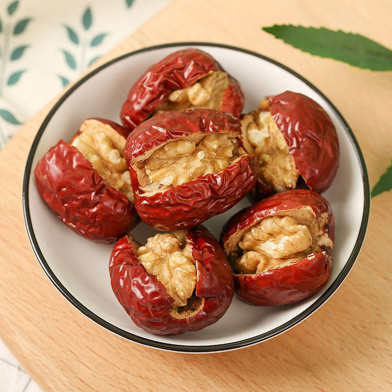 {\bord0\shad0\alphaH3D}The walnut net red and leisure snacks from Xinjiang.