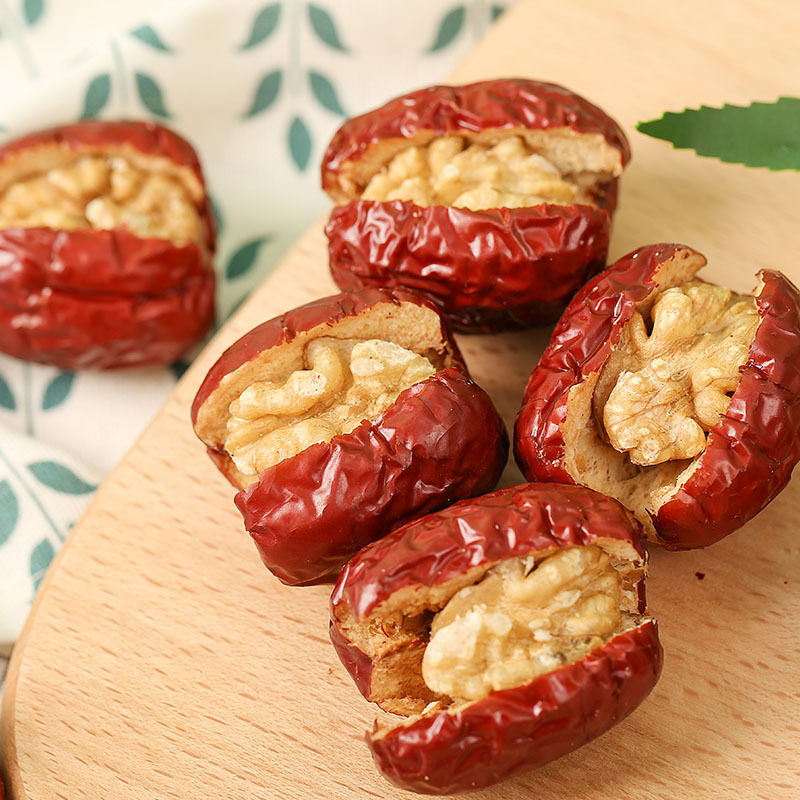 {\bord0\shad0\alphaH3D}The walnut net red and leisure snacks from Xinjiang.