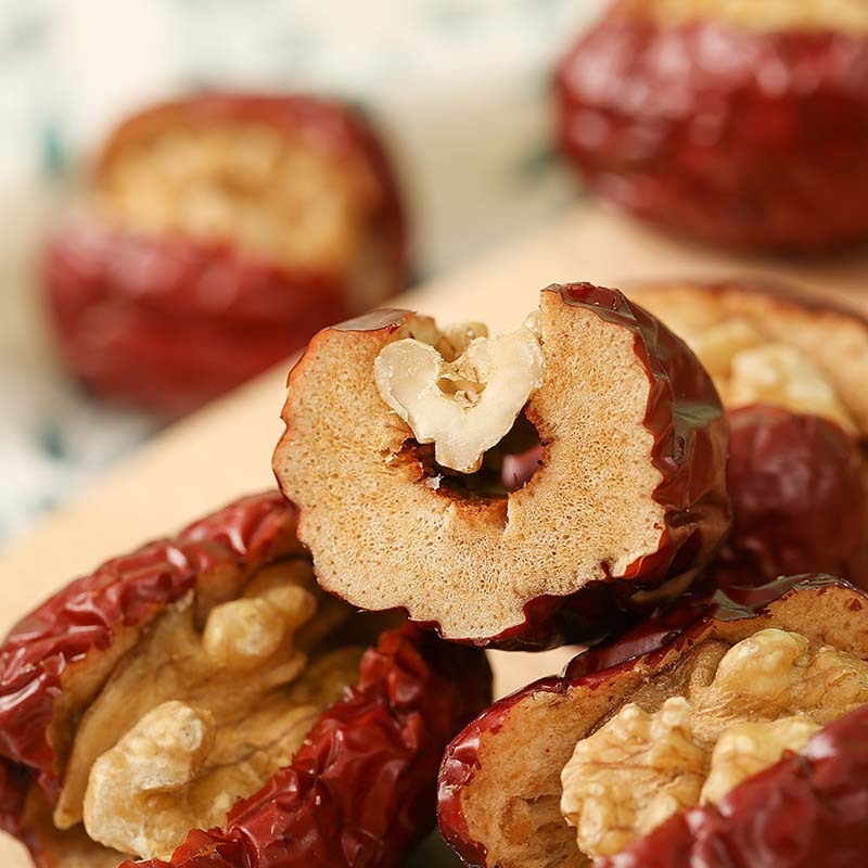 {\bord0\shad0\alphaH3D}The walnut net red and leisure snacks from Xinjiang.