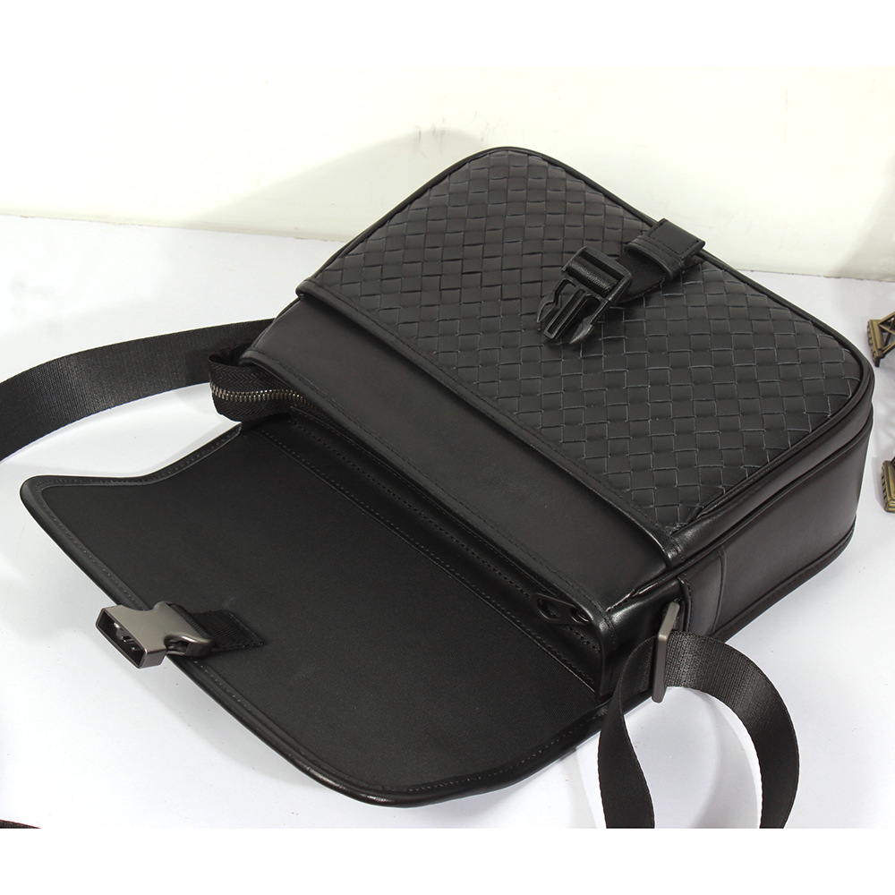 2023 new hand-weaved shoulder packs, quality Korean-style boys-bags for leisure.