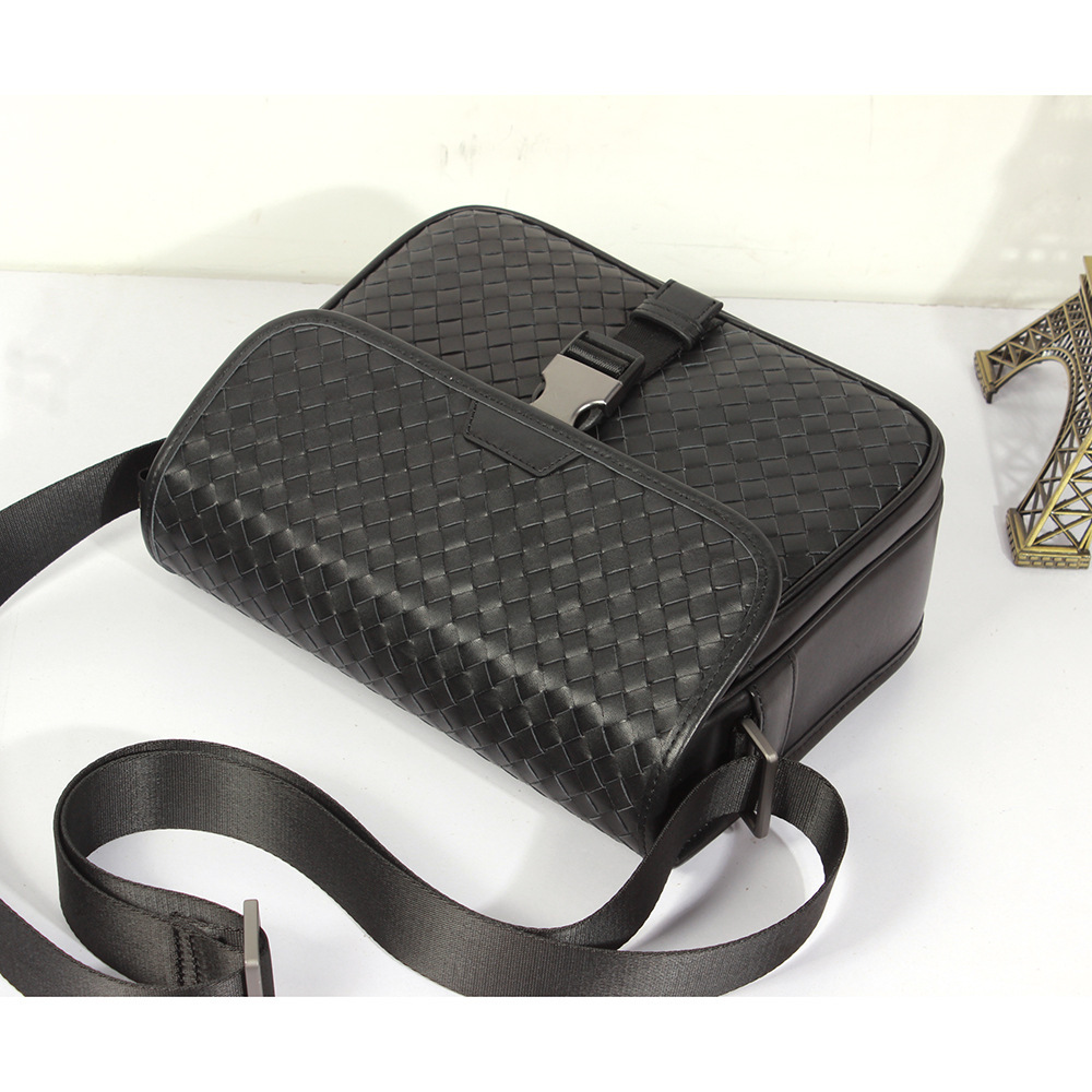 2023 new hand-weaved shoulder packs, quality Korean-style boys-bags for leisure.