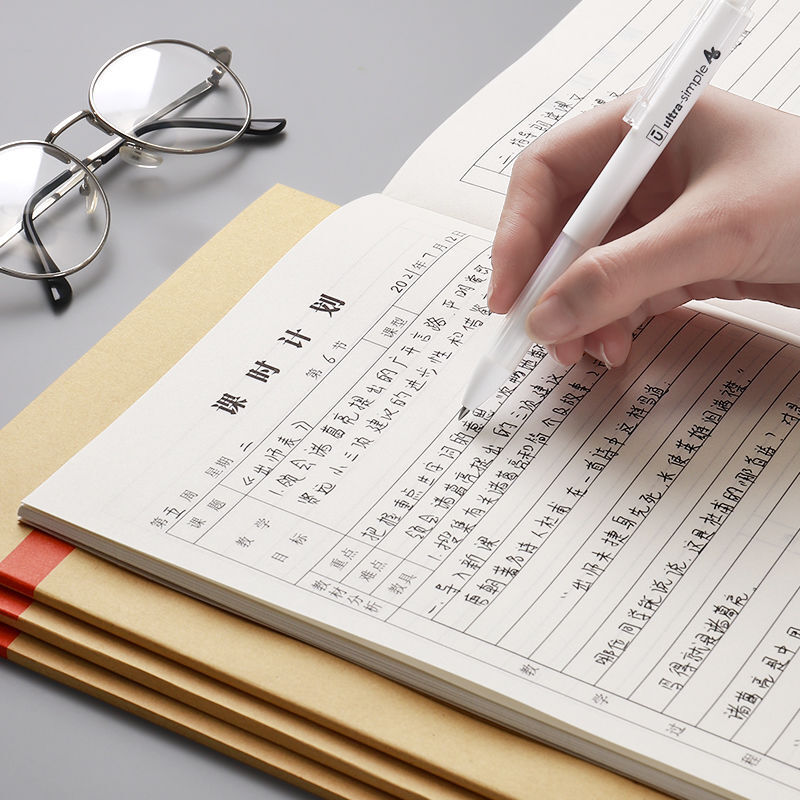 Số sách giáo khoa và việc dạy sách cho 40 giáo viên gia tăng.