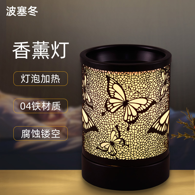 Creativers use an iron fragrance lamp with a pyrotechnic decorator lamp and embroidered wax lamps.