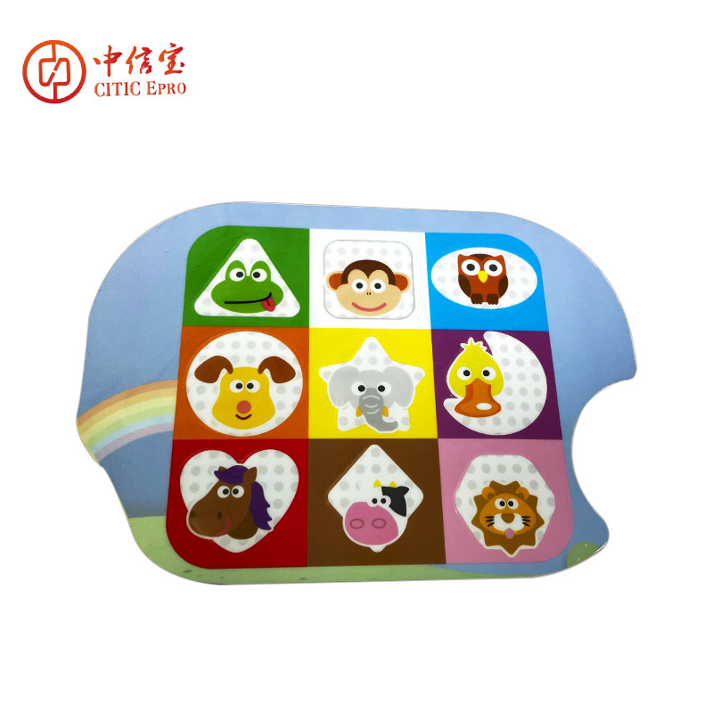 Toshio's children's toy cell phone is buttoned and toy tablet film switches touch the switch.