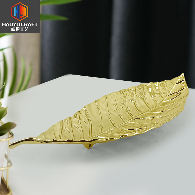 Stereo-Zinc alloy leaf cake displays a gold-ferrous metallic pastry tray creative desktop snack