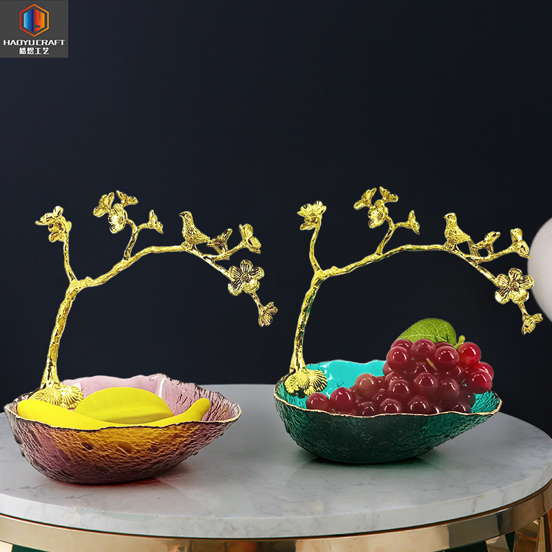 Creative high-end fruit plate with light luxurious glass, high-end tray snacks, home-based dining room tea and some fruit dishes.