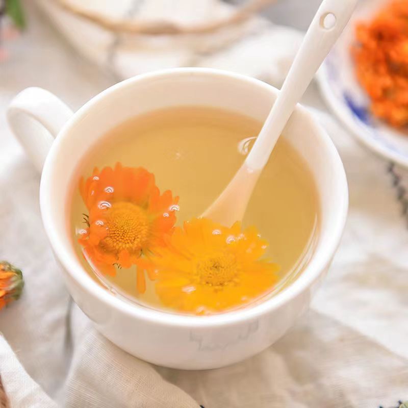 Nước sốt và trà.