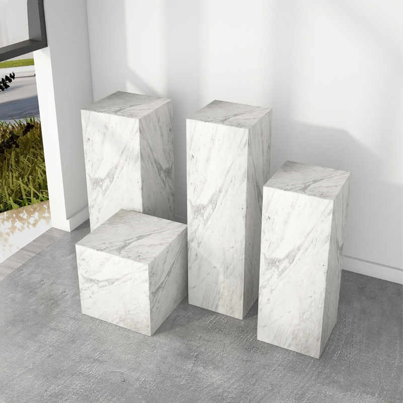 White Marbles Architecturals Showcasing Wallstone Place의 예술적 장식