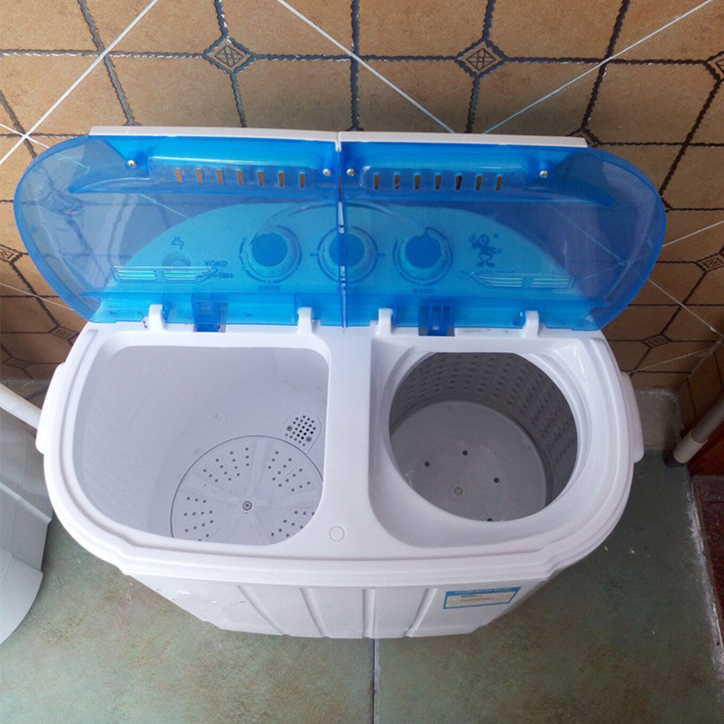 Một máy giặt hai tầng, bán tự động.