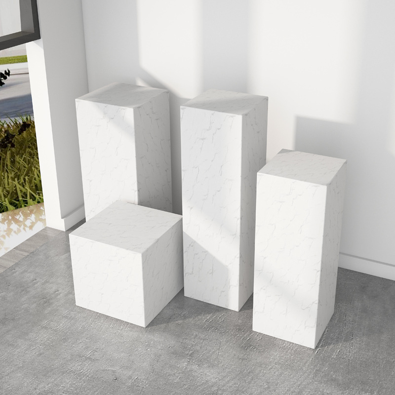 White Marbles Architecturals Showcasing Wallstone Place의 예술적 장식