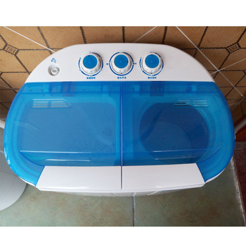 Một máy giặt hai tầng, bán tự động.