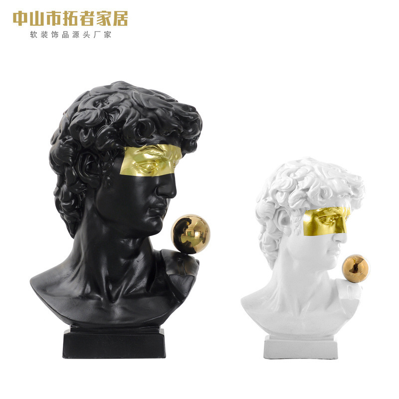 David Sculptor, 호텔 모델을 판매하는 건물의 추상적인 인물.