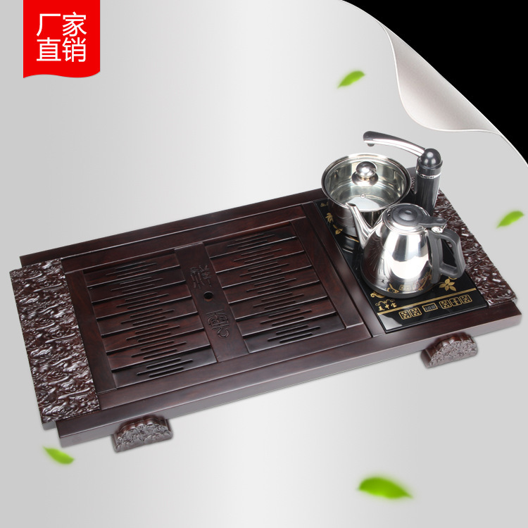 Gỗ, được tỉa với một bộ trà, bộ điều khiển cảm biến màu đen, nước tự động và đan trà.