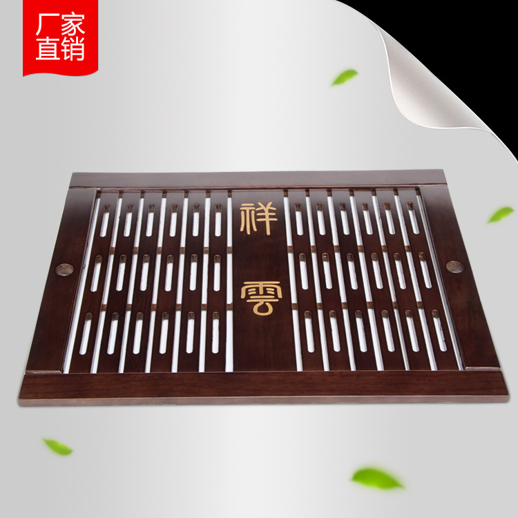 Gỗ, được tỉa với một bộ trà, bộ điều khiển cảm biến màu đen, nước tự động và đan trà.