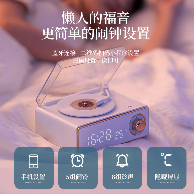 Một hộp răng xanh, một máy ghi âm màu đen, một máy sạc răng xanh, một hộp răng xanh, một khẩu đại bác bass.