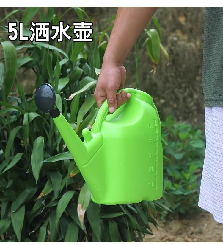 Với một cái căng-tin dày với một cái miệng dài.