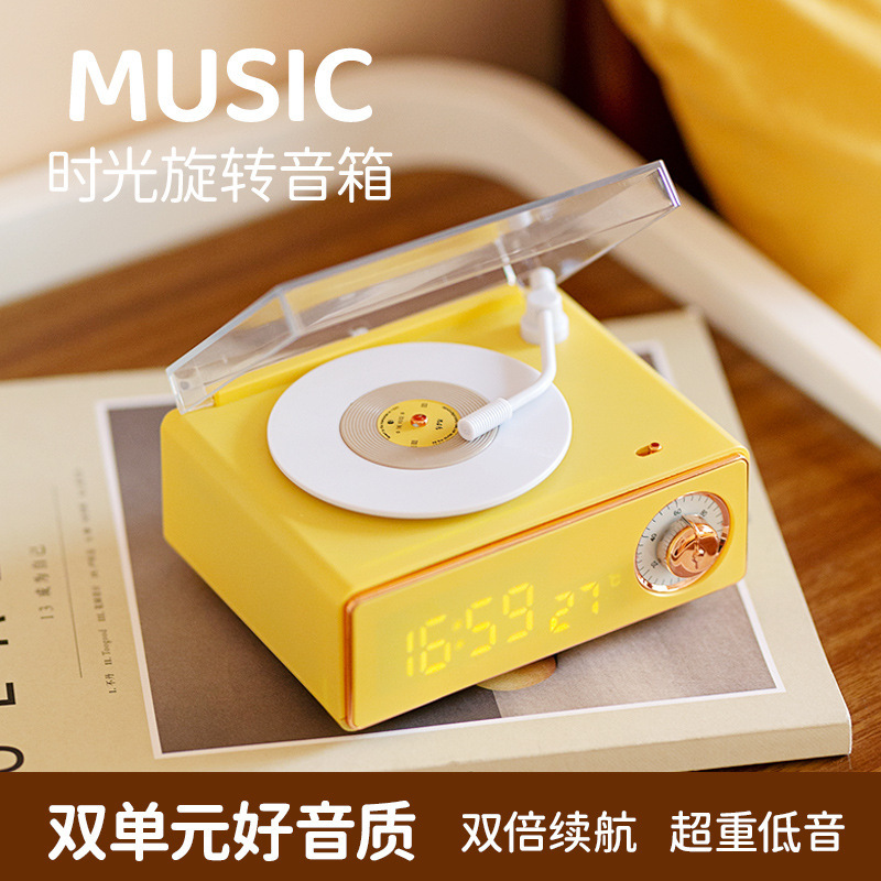 Một hộp răng xanh, một máy ghi âm màu đen, một máy sạc răng xanh, một hộp răng xanh, một khẩu đại bác bass.