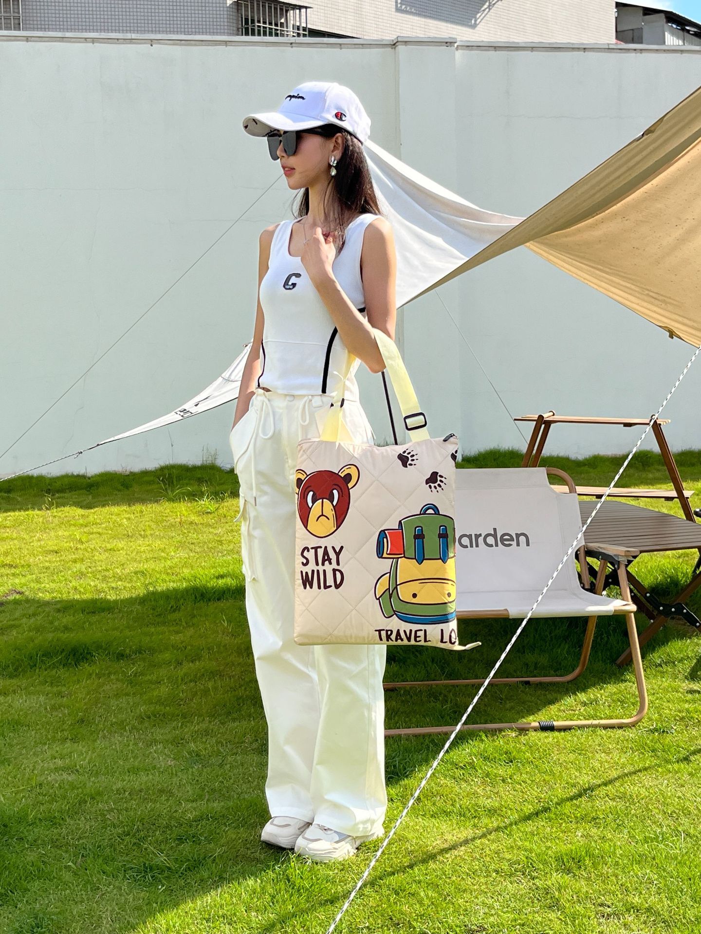 Portable waterproof and tide-proof picnic pads for peri-urban grassing