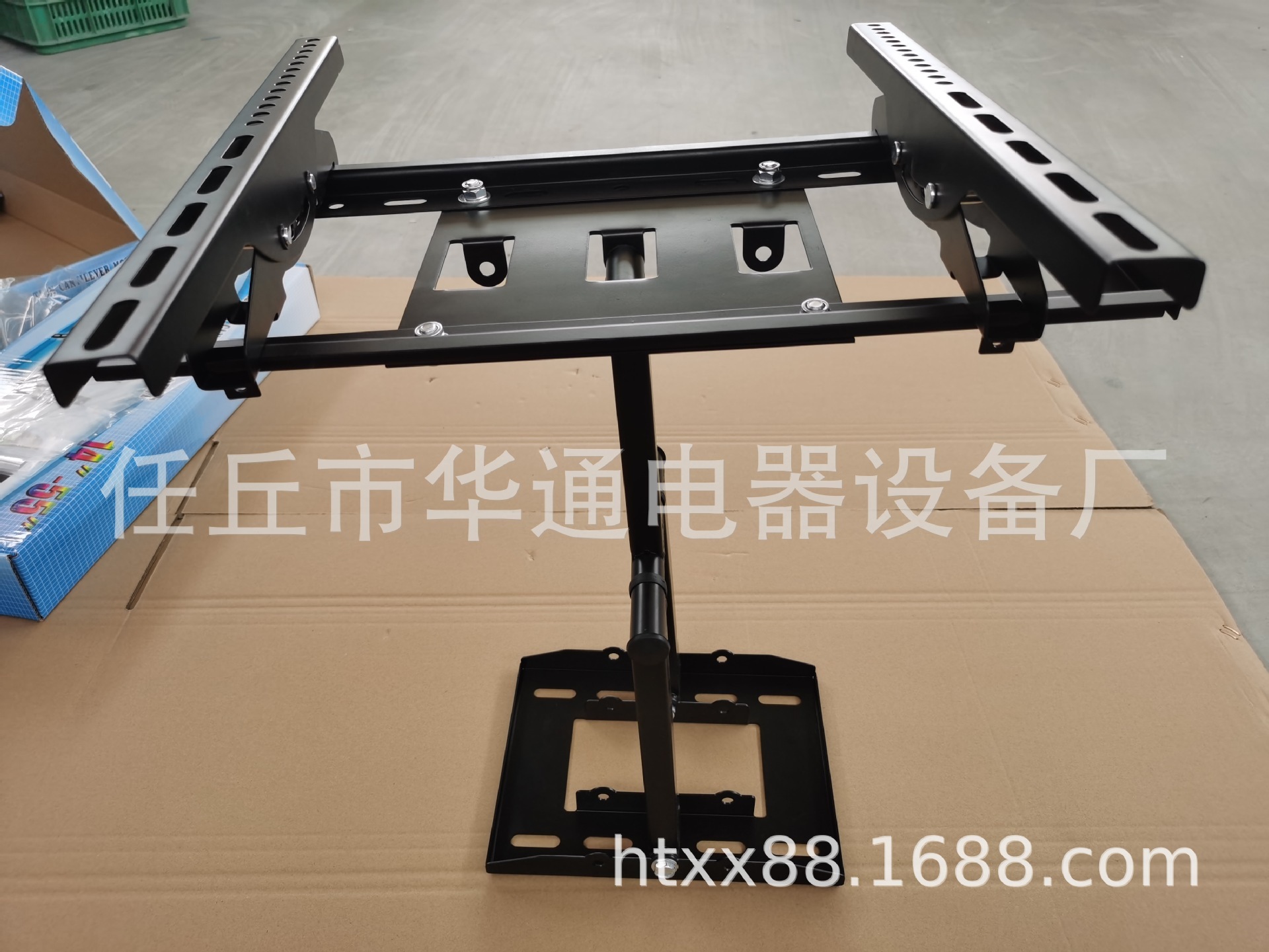 A small, mechanical black stand on a wall television stand-up television electronic displayer for the general television wall