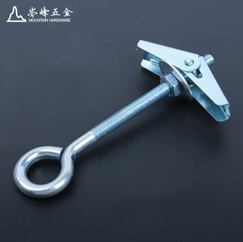 Đó là những cái móc hoa lan tự chế.