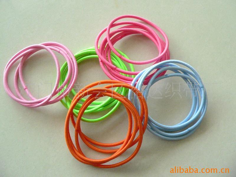 Nó là dây chuyền toàn thời gian, và nó là sợi tóc kiểu Hàn với một ban nhạc nylon có dây cao.