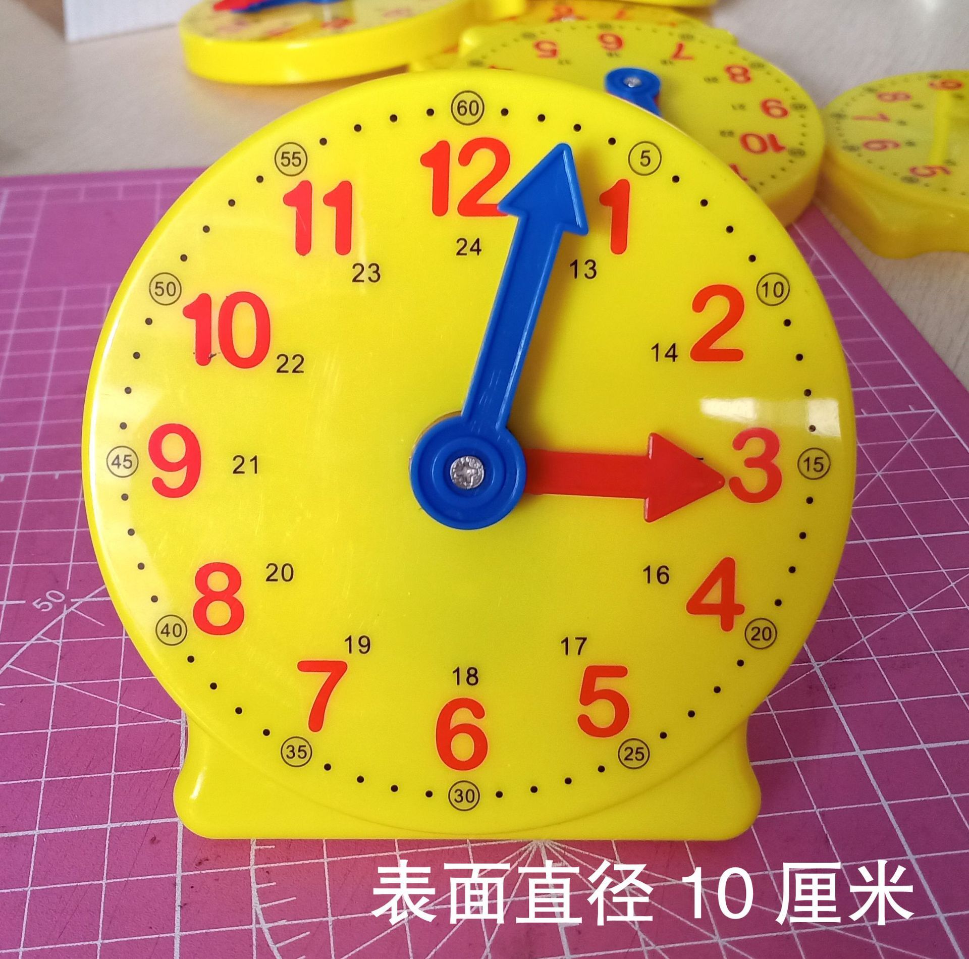 A two-shot interlocking clock model.