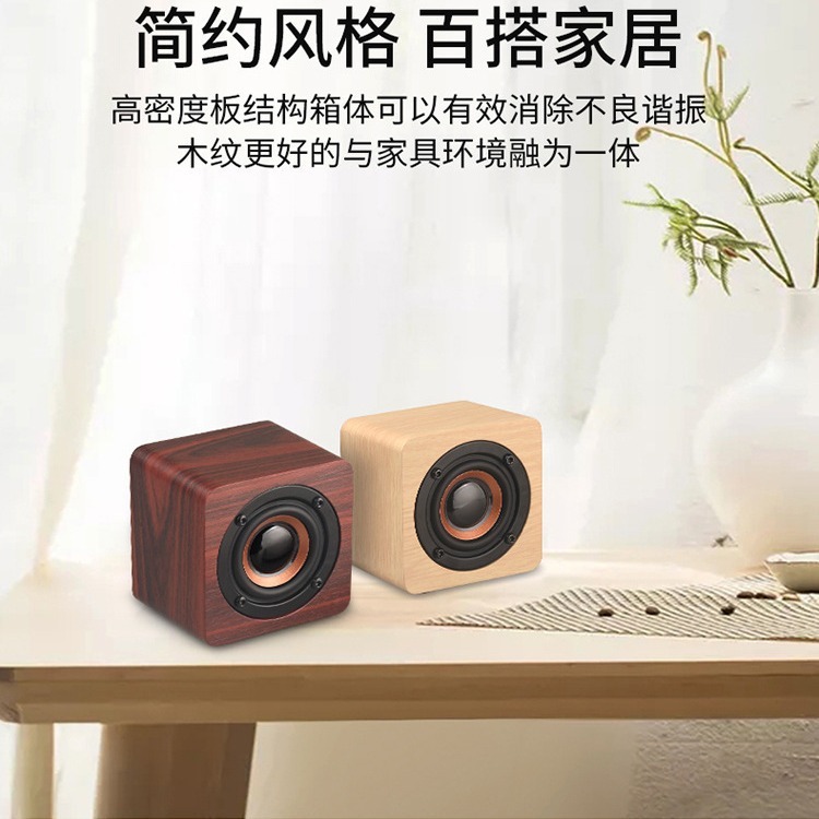 Điện thoại di động bằng gỗ, súng đại bác bass, logo, và dàn âm thanh điện tử điện tử sáng tạo.