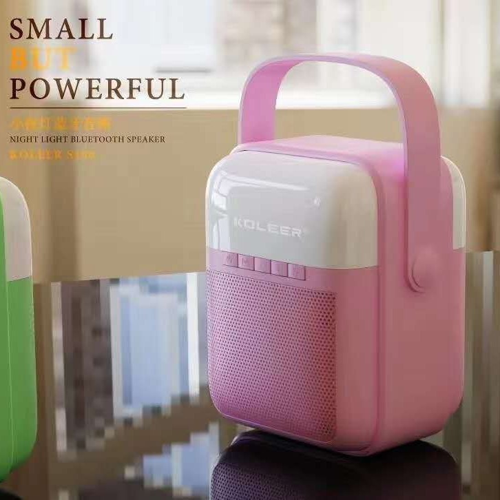Chiếc S158 mới của KOLEER cầm đèn ngủ bằng dây màu xanh ở ngoài.