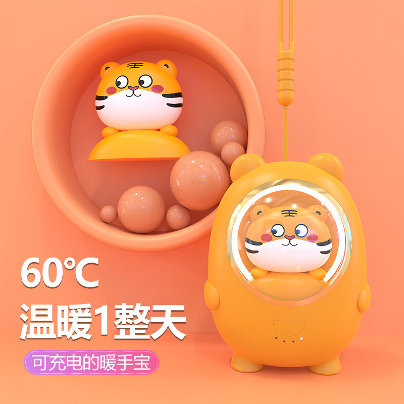 Tấm cardtoon tay ấm áp mới được chuyển vào một nguồn điện di động bằng USB.