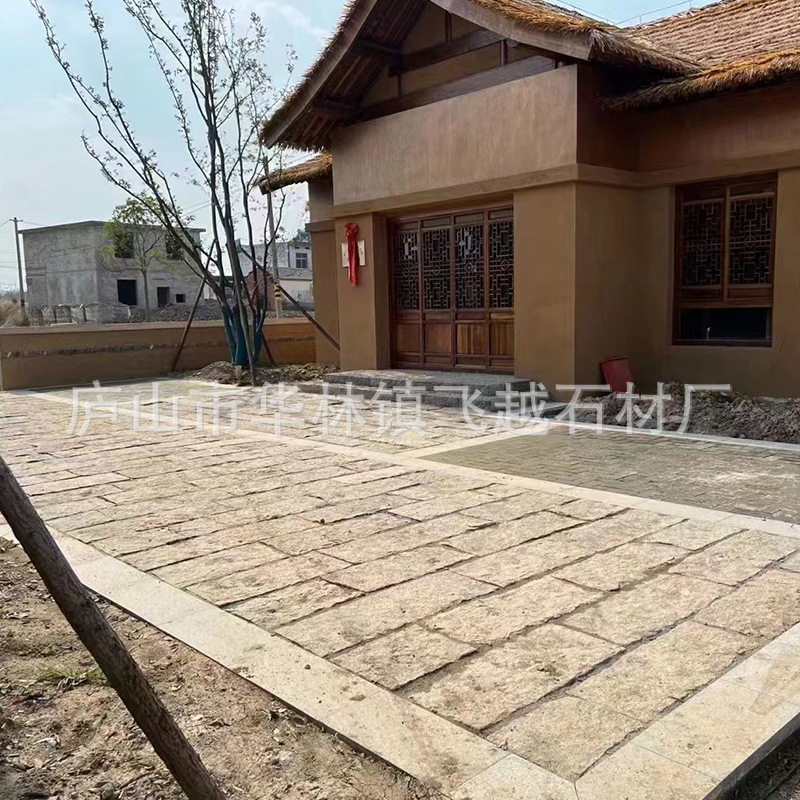 Bluestone từng là những phiến đá cũ được xây trong vườn của ngôi nhà và lát trong những phiến đá cũ.