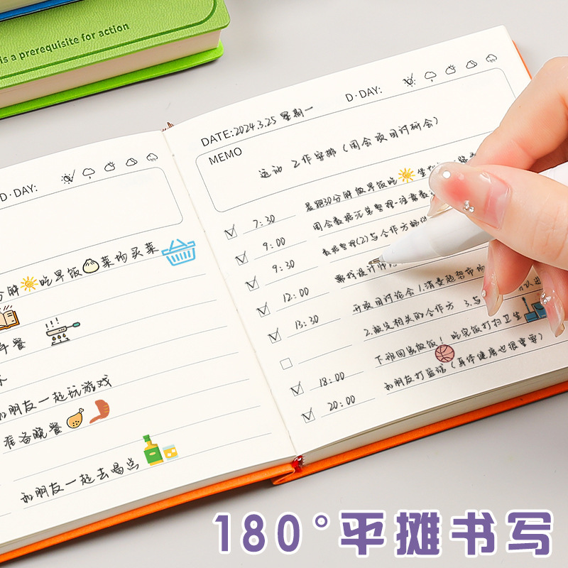 Cuốn sách kế hoạch nhỏ với sổ tay điều khiển thời gian đã lên kế hoạch để chạy lịch bài theo dạng vuông.