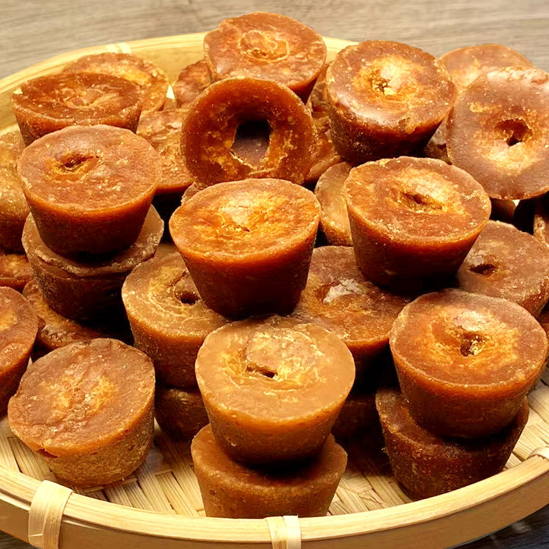 Những chén đường đỏ của Yunnan được chuẩn bị bằng tay, không có nhãn hiệu quốc gia cho việc sản xuất đường