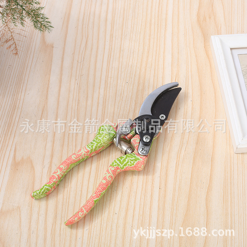 Ba bộ đinh xẻng để cắt gỗ.