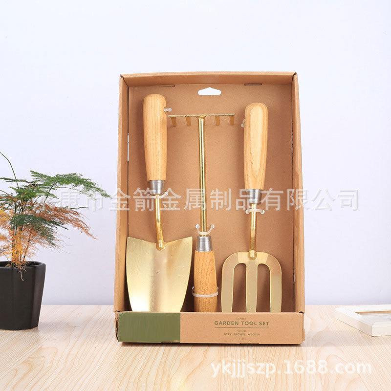 Ba bộ nĩa mạ đồng.