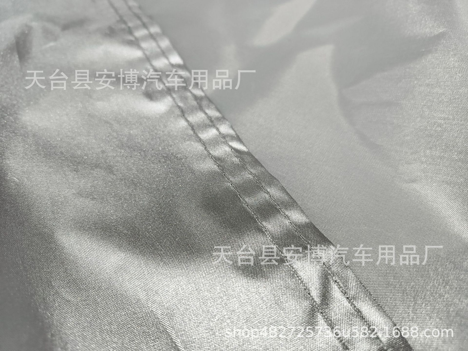 The manufacturer customised a single layer of silver cloth, 170 T-shirts, sunscreen and UV waterproof.