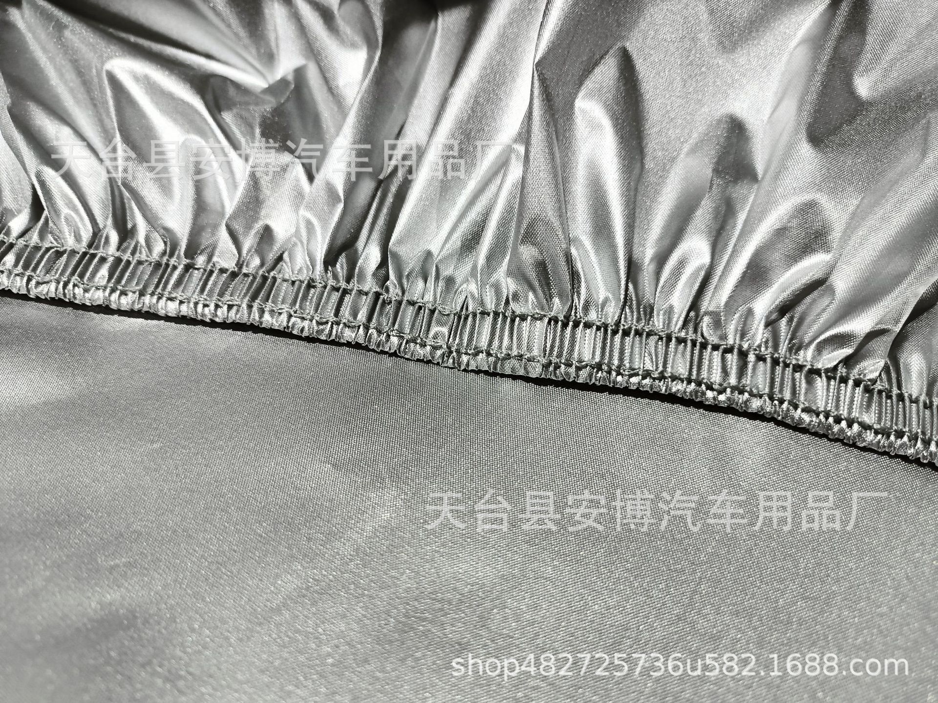 The manufacturer customised a single layer of silver cloth, 170 T-shirts, sunscreen and UV waterproof.