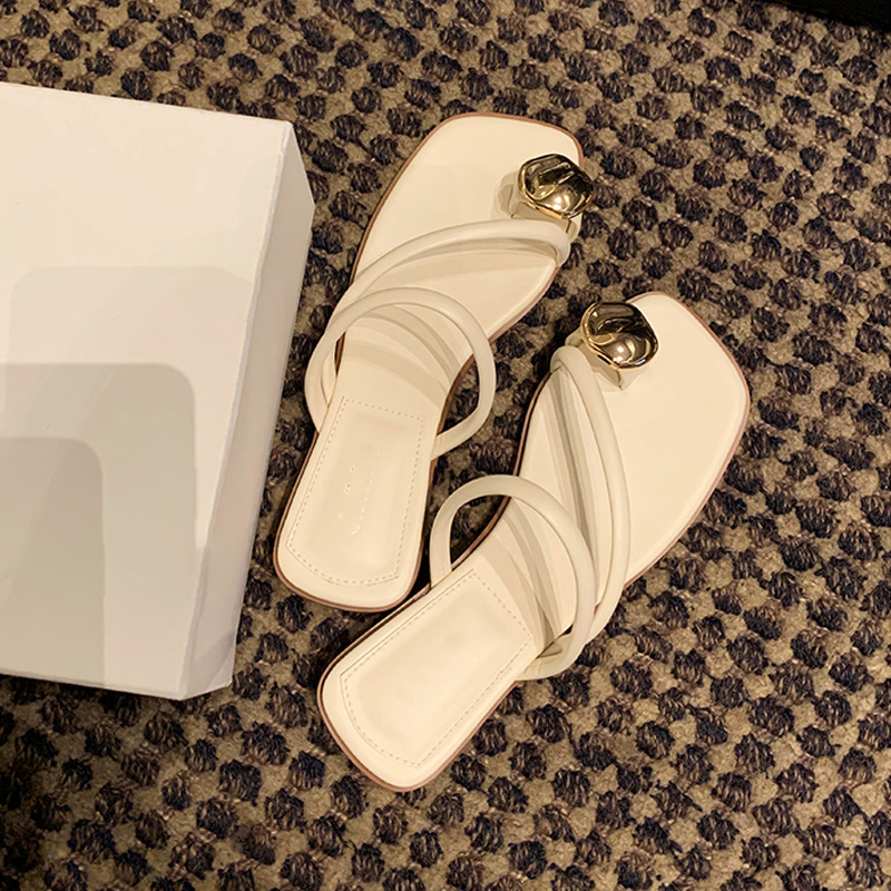 2024 New French-style gas metal decoration with a toe-to-to-toe sandal girl