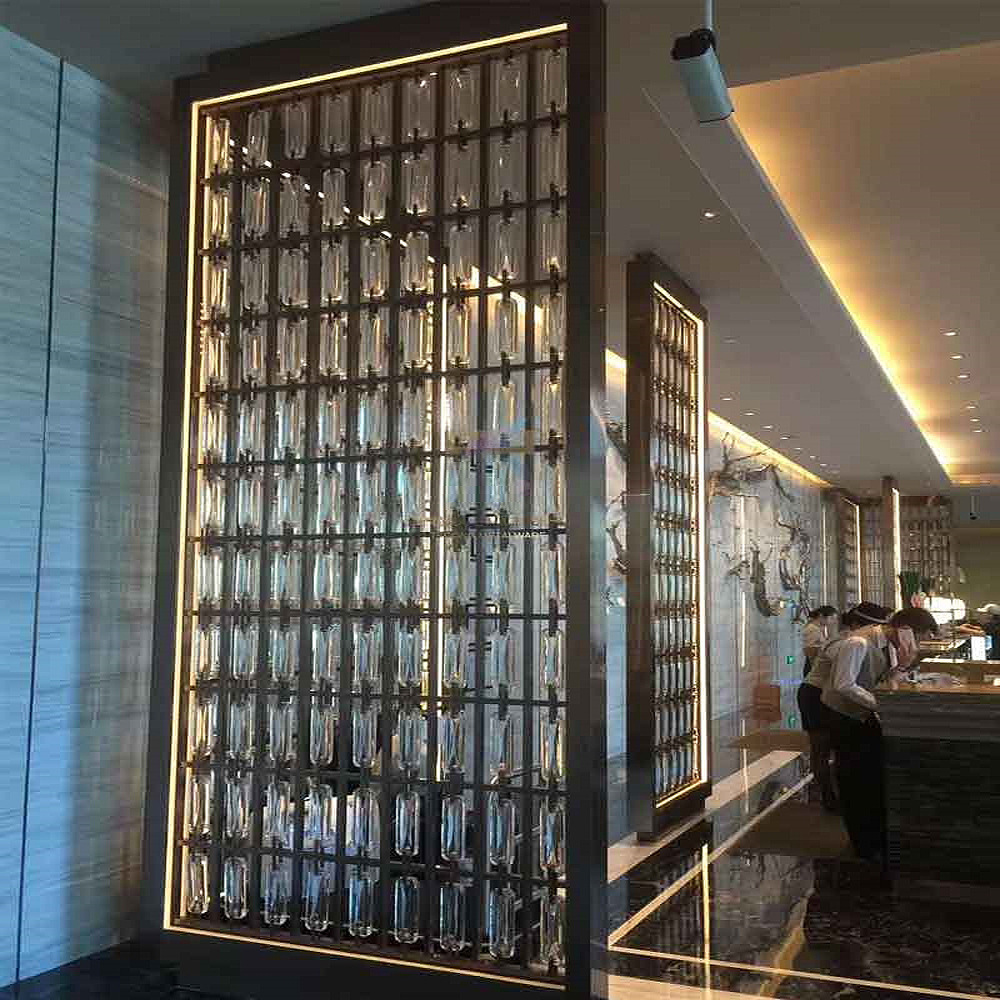 Light luxurious metal cavity in the hotel lobby at the sale building to break the stainless steel crystal glass screen decoration