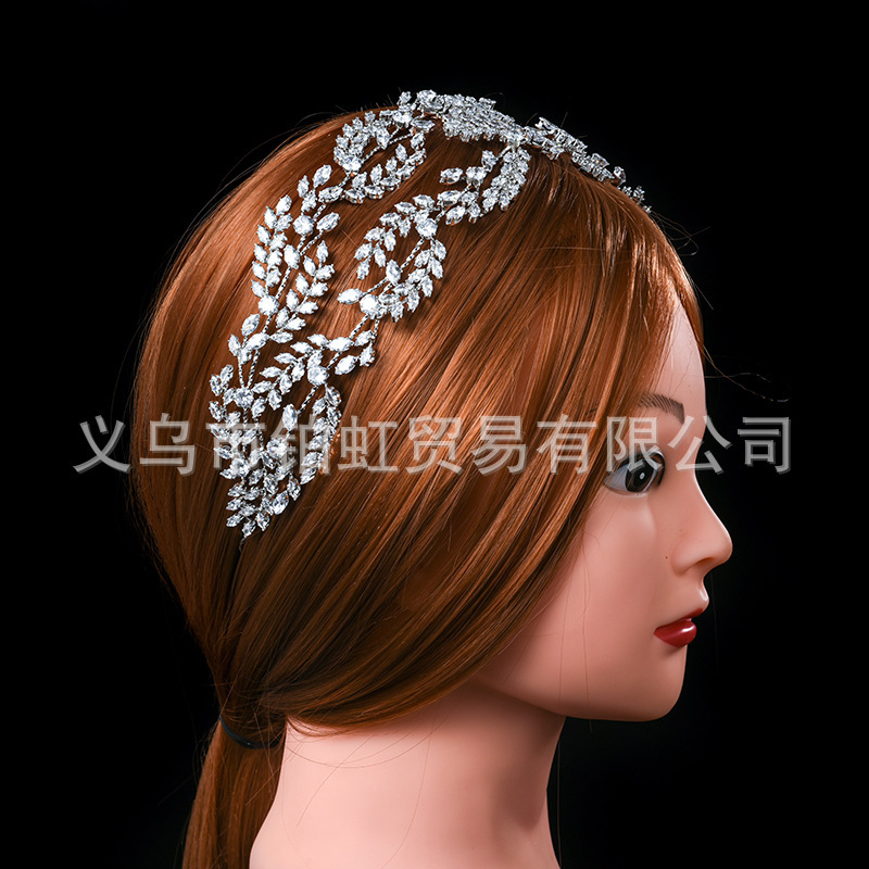 New European-American cross-border bride hairdresser, silver luxurious plume-spring bride hairdresser.