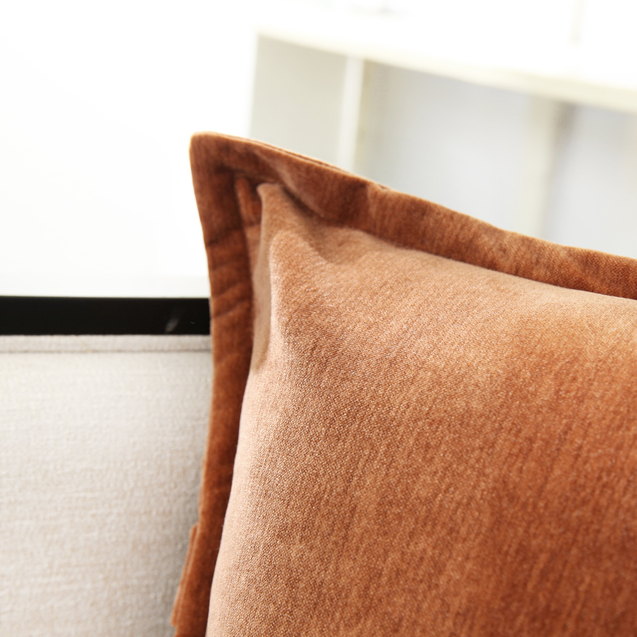 The Amazon cross-border northern luxurious Dutch velvet bed with a snowflake sofa and a pillow with a pillow.