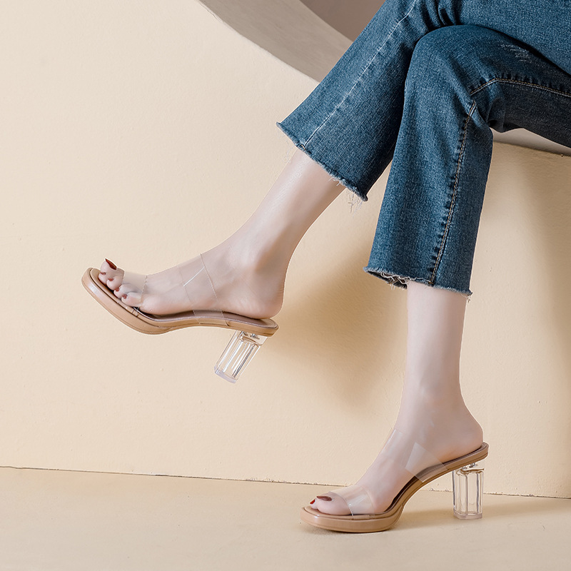Transparent, high-heel shoe girl with a new summer coarse and waterproof table with high-heel slipper crystals and rough-heel sandal girl.