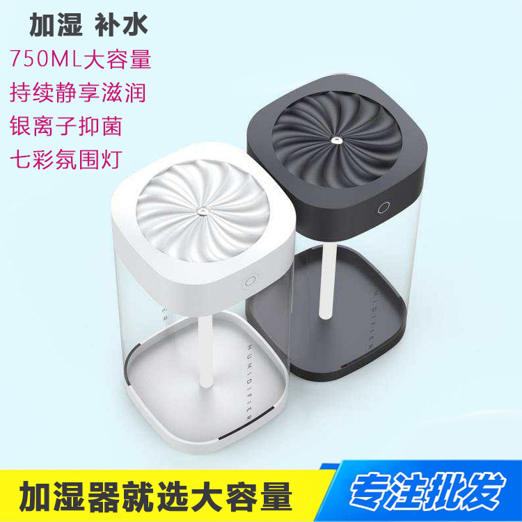 Máy lạnh điều hòa cho phụ nữ mang thai trong phòng ngủ thiếu thốn cao bên kia biên giới với màn hình nền yên tĩnh của ướt